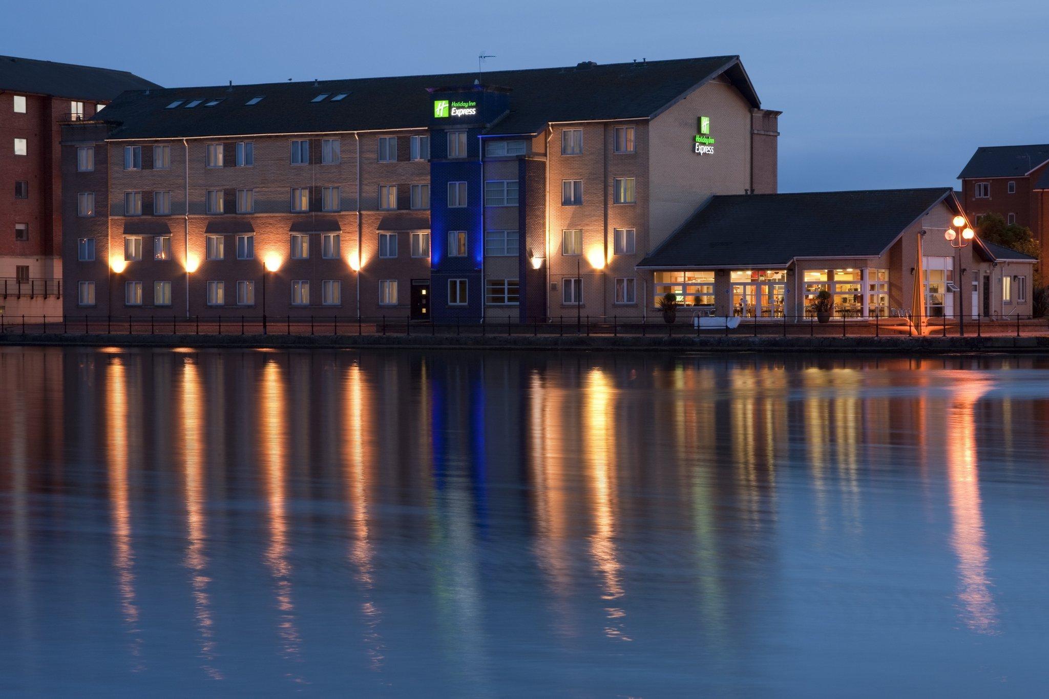 Holiday Inn Express Cardiff Bay, An Ihg Hotel Exterior foto