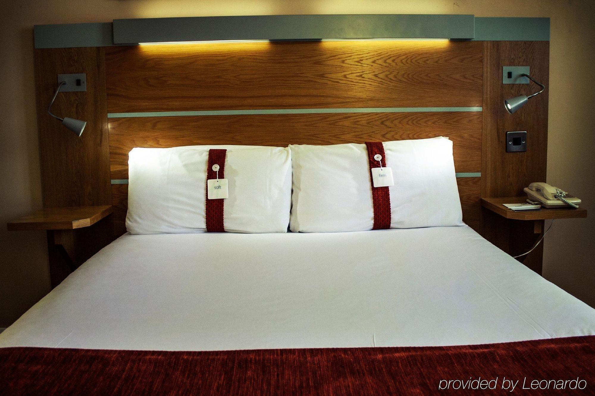 Holiday Inn Express Cardiff Bay By Ihg Exterior foto